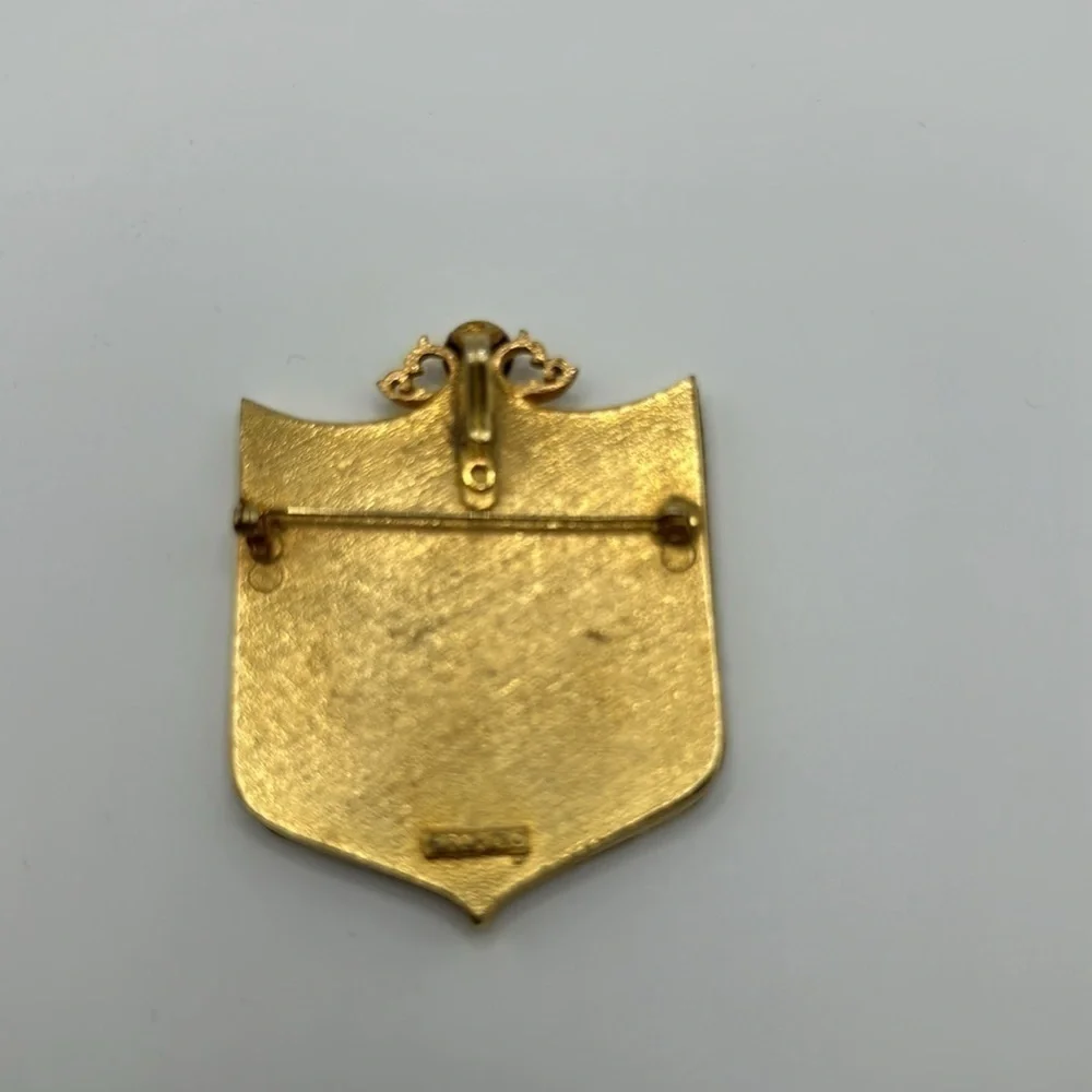 vintage KRAMER Signed   Crown Coat of Arms  Gold Brooch Jacket Pin RARE​